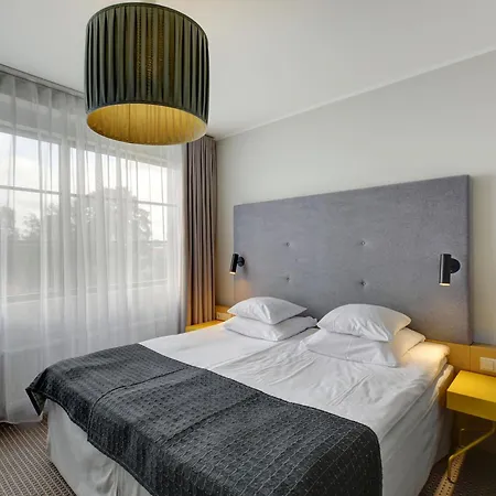 Estonia & Hotell 4*