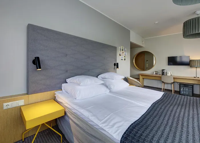 Hotel Estonia & 4*